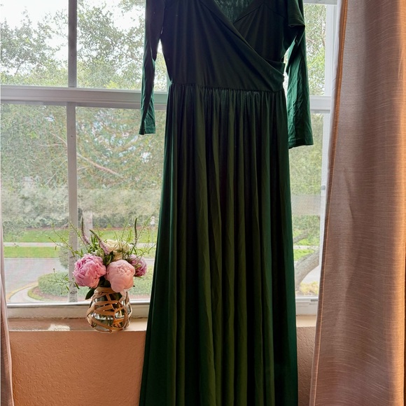 Long wrap style green maternity photo shoot dress - Picture 1 of 3